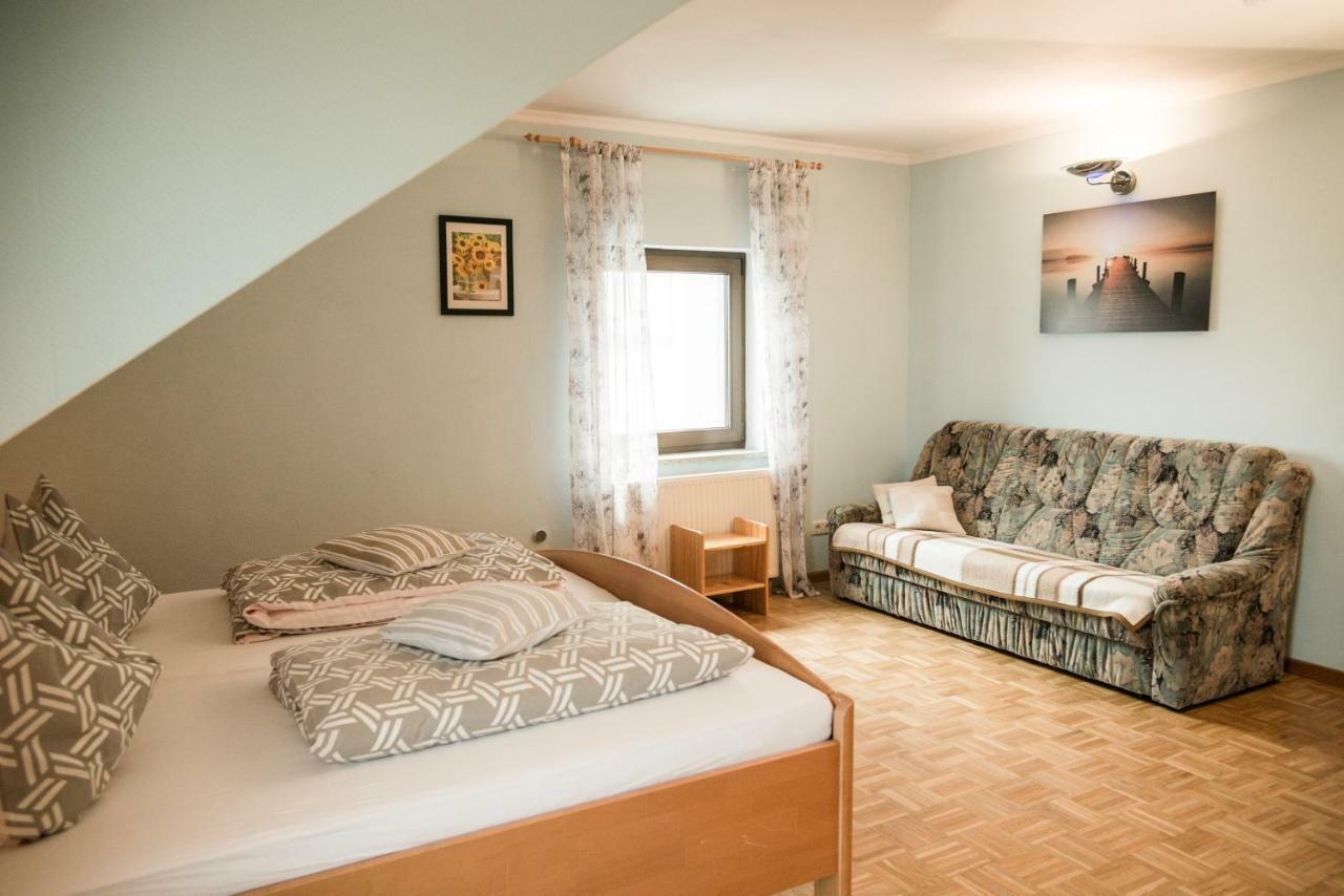 Appartement Haus Helene à Ochtendung Extérieur photo